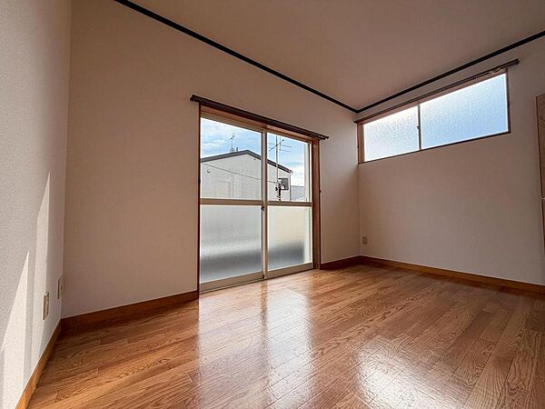 2階　南側の洋室（納戸のあるお部屋です）