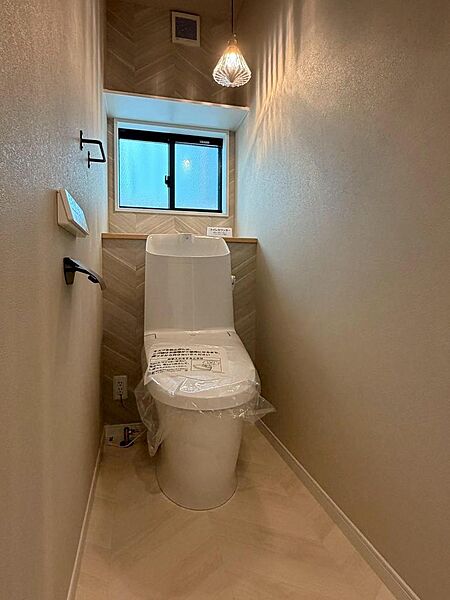 温水洗浄便座付トイレ　トイレは各階にあります。