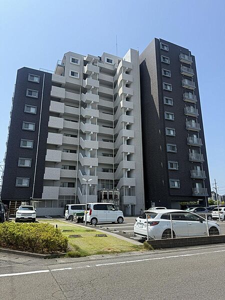 キッチンは、ＩＨ仕様（3口）です。