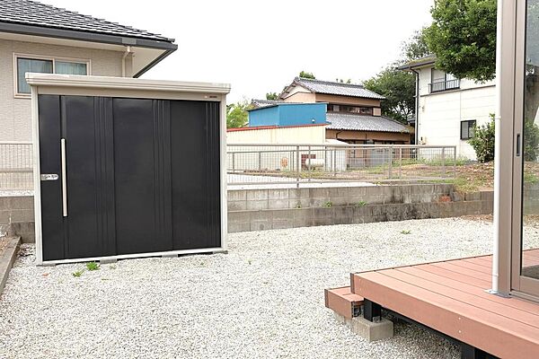 南庭　簡易物置があります