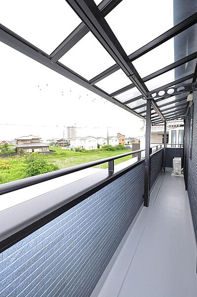 西側バルコニー　屋根が付いています