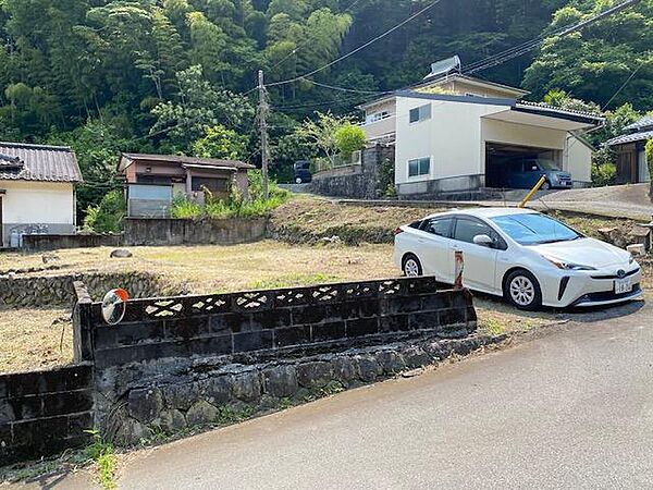 前面道路側より撮影（2段の上の段側）
