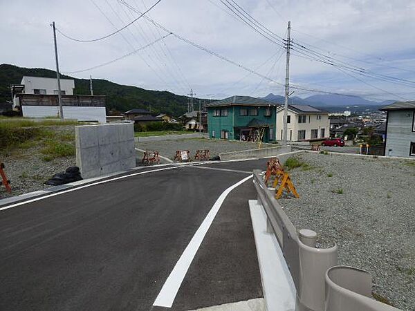 分譲地内道路　車はほとんど通りません。