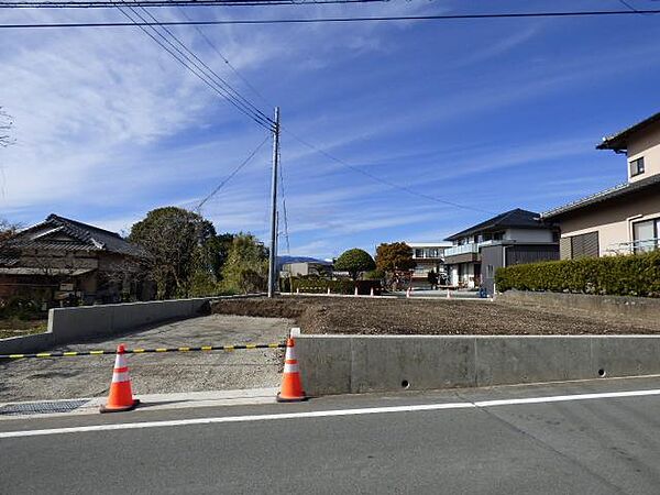 大きな道路沿い！カインズホームの横の道です。