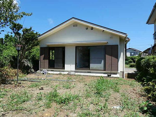 平坦な庭　家庭菜園もできます