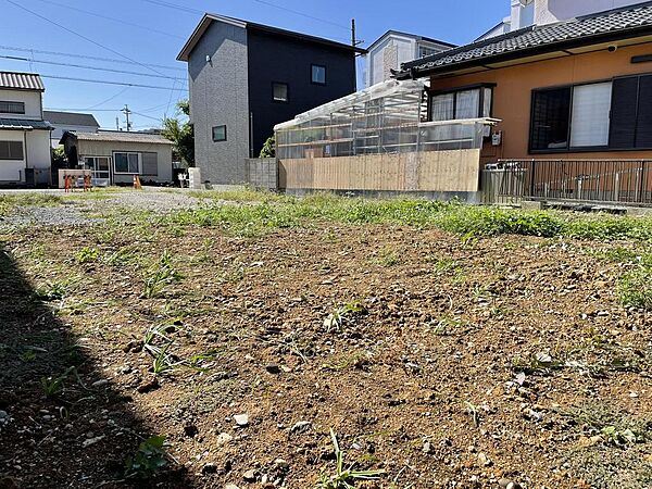 北東から撮影　現状更地なので建築のイメージがしやすいです。