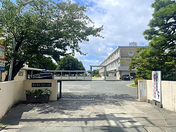 浜松市立浅間小学校　約850ｍ　徒歩11分