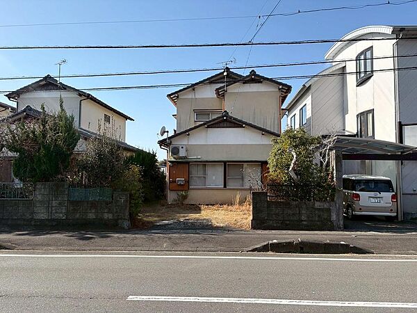前面道路は幅員12ｍと広く、見通しも良好です♪