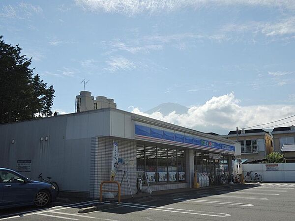 ローソン小山町須走東店まで976ｍ