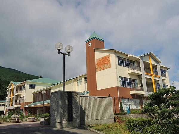 小山町立須走中学校まで890ｍ