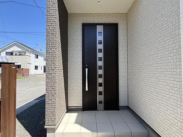 玄関は大容量収納付きでたくさん収納ができます♪