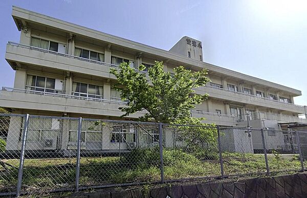 愛鷹小学校まで約1658m 徒歩約21分