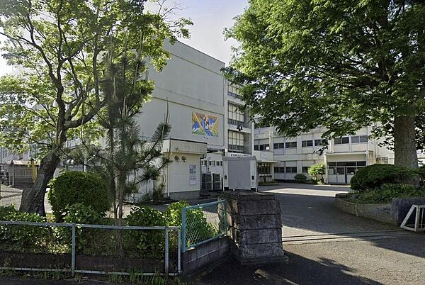 愛鷹中学校まで約2252m 徒歩約29分