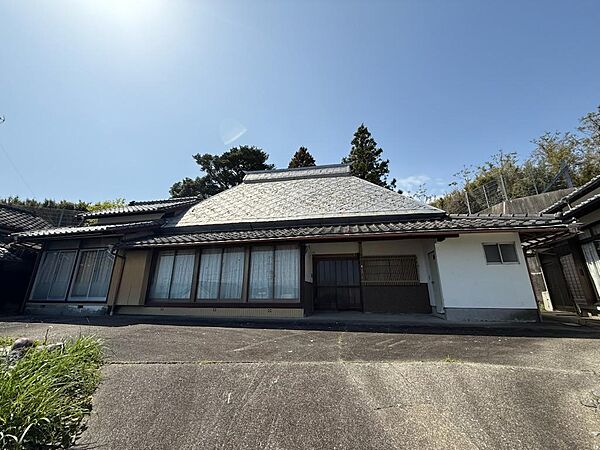 古屋（再利用は相当のリフォーム費用がかかります。雨漏りはしていませんが天井が抜けており、どこかから獣が入った形跡有。）