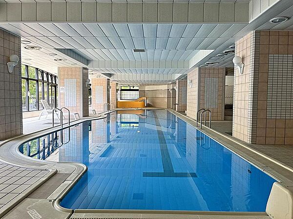 共用部 屋内温水プール