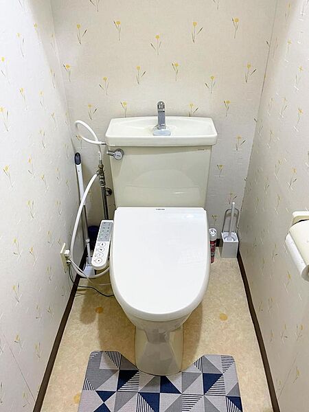 清潔感のあるウォッシュレット式トイレ