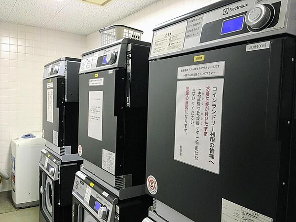 マンション内にコインランドリーが設置されています。