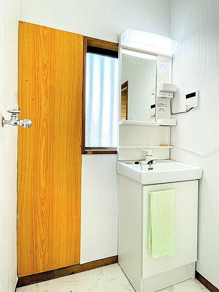 主な工事内容は、床下補強、根太一部交換、雨戸敷居補修、