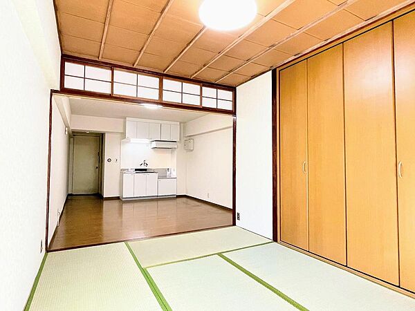 畳も新品に交換、井草の気持ちの良い香りがします。
