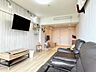 お部屋全体を明るく爽やかなイメージに仕上げました。内装はフルリフォームが完了しており、快適にご利用いただけます。