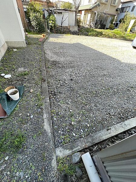 敷地内北東角から南方向