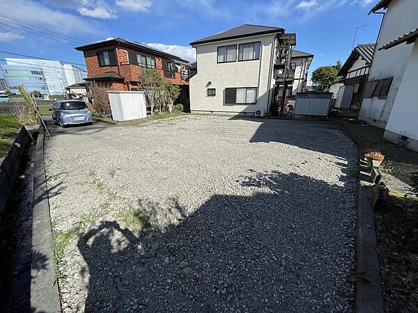 敷地内南西角から北方向