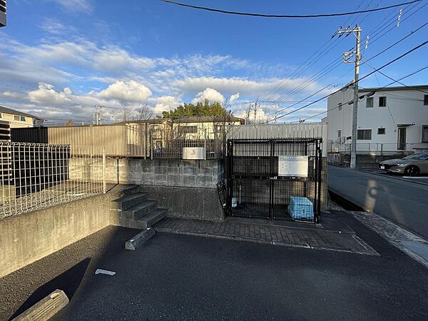 西側隣地から