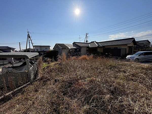 敷地内北東角付近から南方向