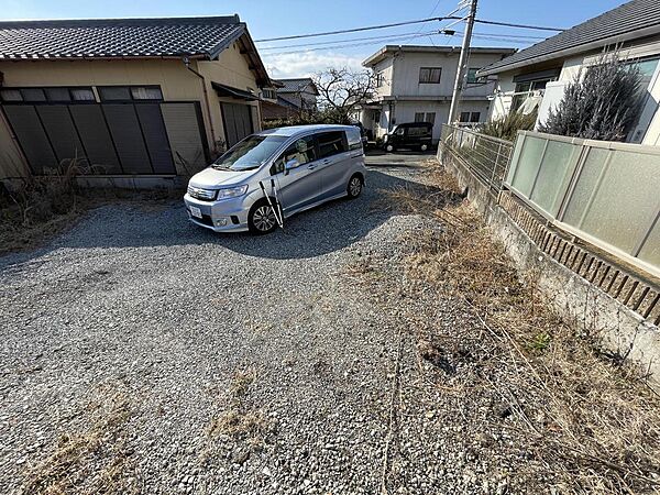 敷地内北東角付近から西方向