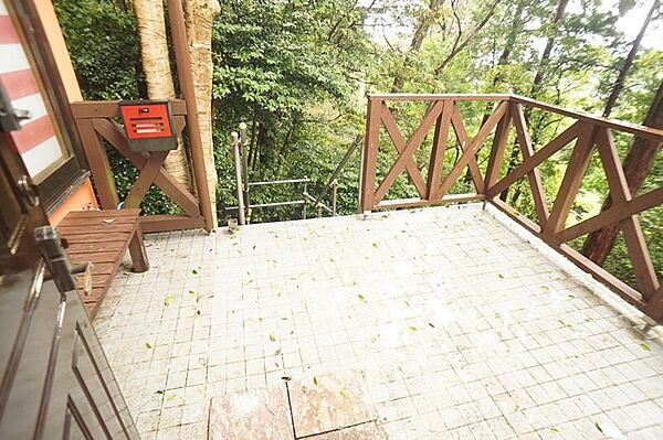 玄関ポーチでBBQなんて如何でしょうか。