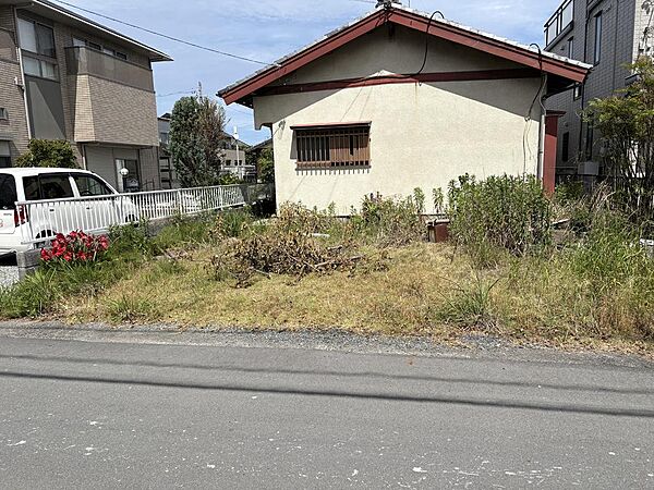 西面より駐車場予定の敷地