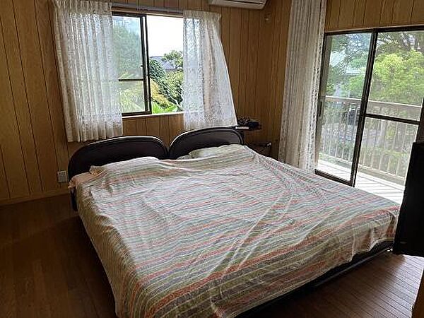 2階洋室8帖（ベランダあり）