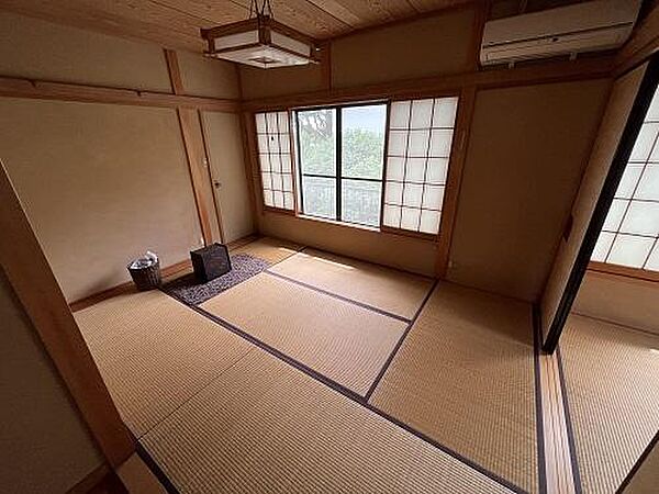 2階和室6畳の続き間です。
