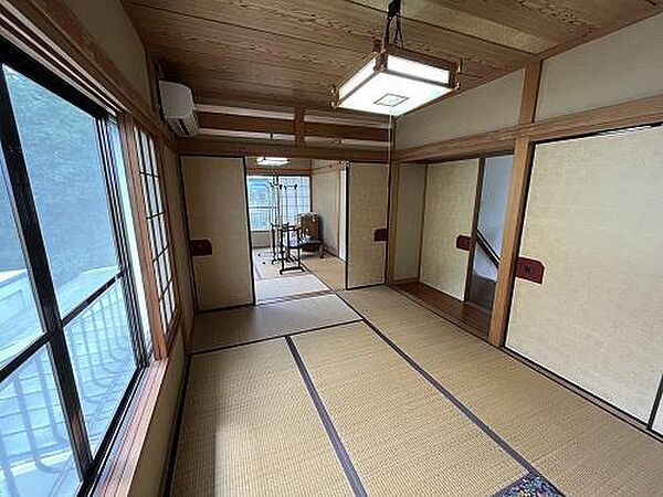 2階和室6畳の続き間です。