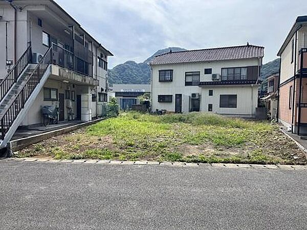 前面道路から見た土地