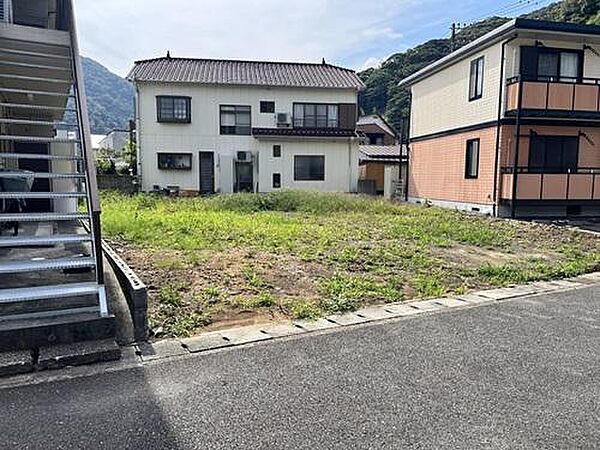 前面道路から見た土地