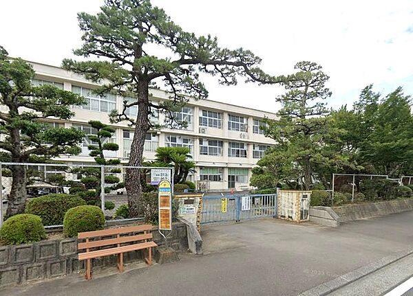 [中学校]　藤枝市立青島中学校まで674m
