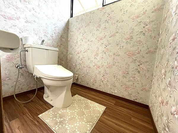 ゆったりとした1階トイレです。