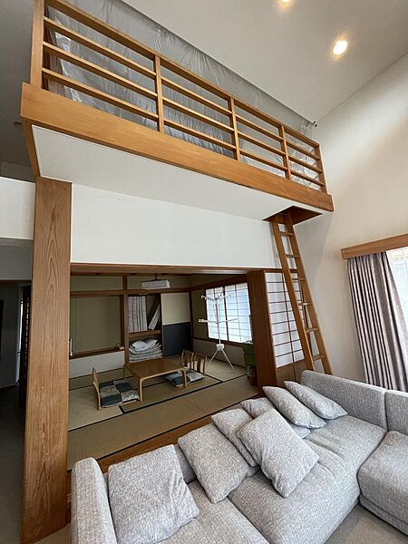 2階部屋　吹き抜け