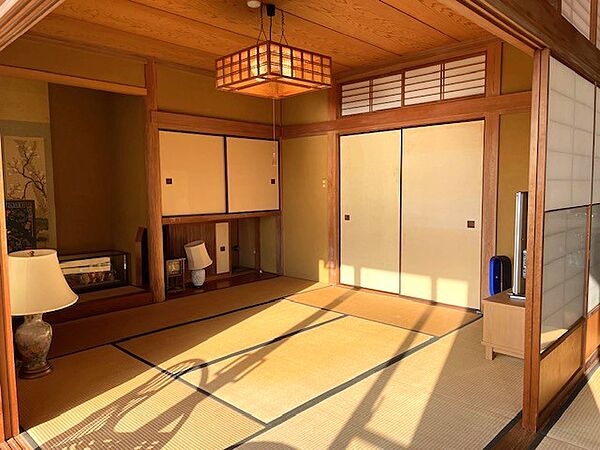 広縁のある和室8帖