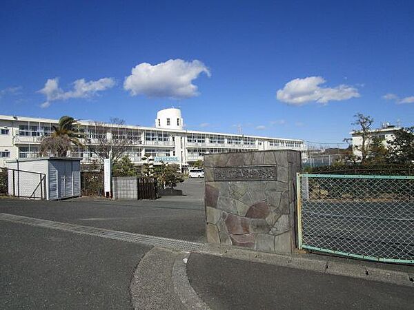 東中学校まで約1800ｍ徒歩23分