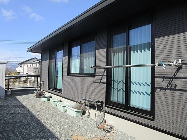 南側敷地より、土地が高くなっております。