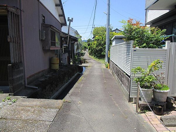 北側前面道路