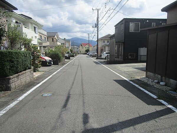 前面6ｍ公道面、車の出し入れもスムーズです