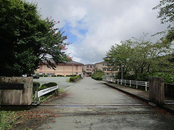 富士岡中学校まで約1600ｍ徒歩20分