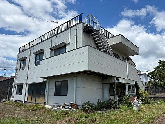 南東から見た外...