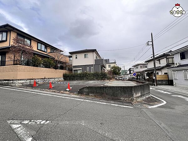 ■895万円■公簿30．05坪■現状駐車場、住宅用地■南西角地で日当たり良好■三島市富士ビレッジ12付近■人気の北中エリアです■