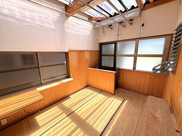 サンルームやワークスペース、趣味のお部屋など、さまざまな用途に対応できます。