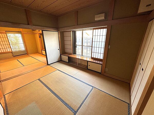 ゆとりある6帖和室が2部屋♪