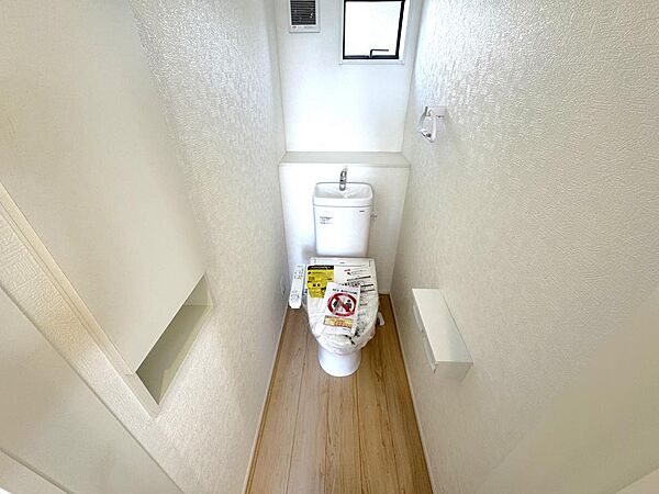 混雑する時間帯も、2か所あると助かりますね。うれしい温水洗浄便座です